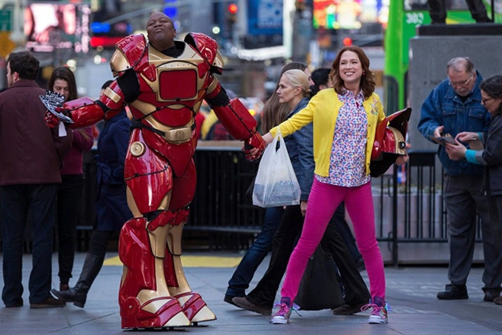 kimmy schmidt holding hands with an iron man cosplayer