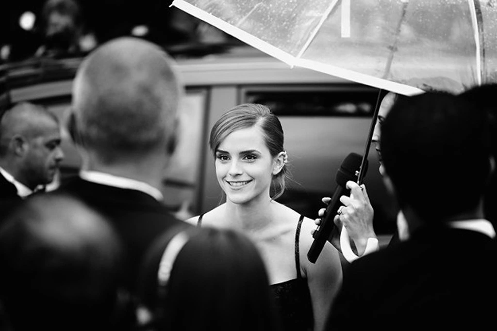 Emma Watson Walking to the crowd
